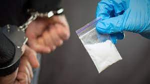 NCB Arrested drug syndicate Smugglers : झडतीनंतर, क्रिकेट किटमध्ये लपवून ठेवलेल्या पार्सलमधून 2.763 किलो चरस आणि I.P Lyrica 150 mg च्या Pregabalin कॅप्सूलच्या 83 पट्ट्या जप्त करण्यात आल्या.
